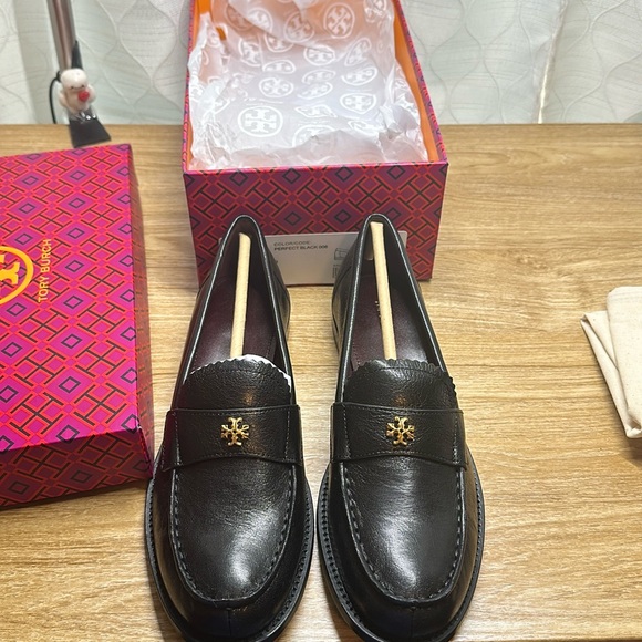 New Tory Burch Perfect Black Classic Loafer Goat Leather Womens . Various sizes - Picture 7 of 10